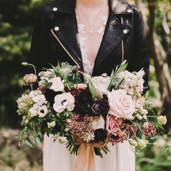 Meet The Seller! ✌🏼🌹 - Picture 4 of 9